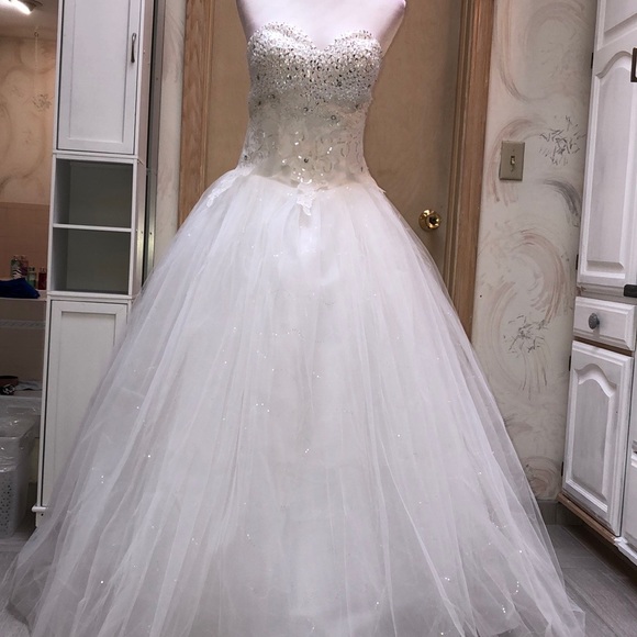 WHITE Sweetheart lace and sequins tulle - Picture 8 of 8